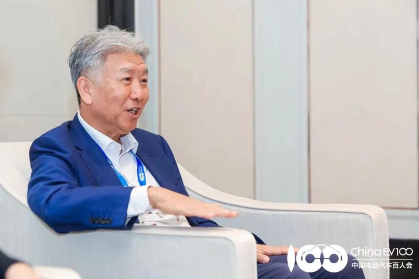 专访丨刘积仁：汽车绝对不是“躺倒的手机”